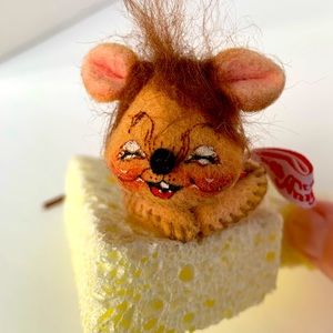 Anna Lee ornament mouse on cheese 1996